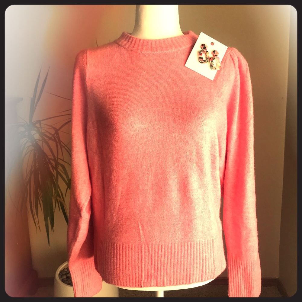 NWT H&M puffed sleeve sweater.